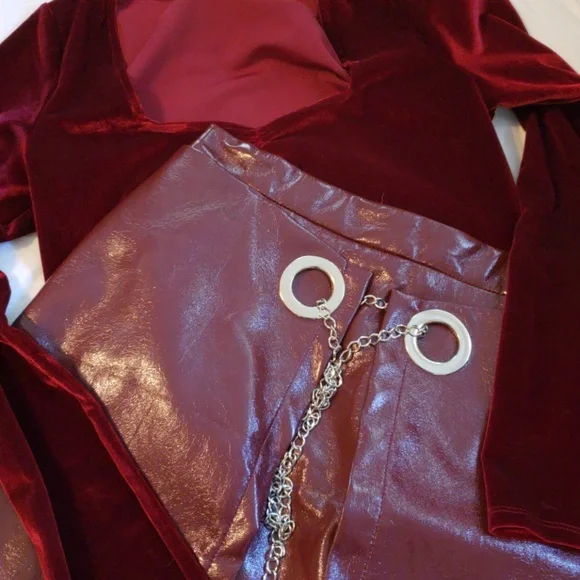 Faux leather mini skirt - Picture 2 of 8